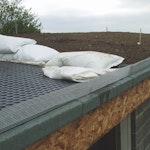 Soil and fleece on the roof