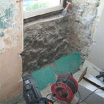 Wall affected by penetrating damp